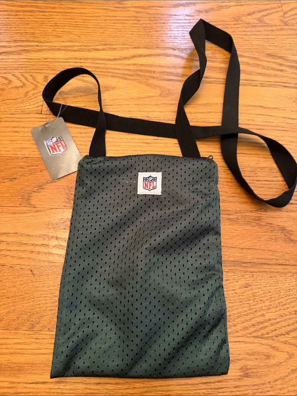 NFL Green Bay Packers Dark Green Crossbody Bag with Black Strap NWT - Picture 3 of 4